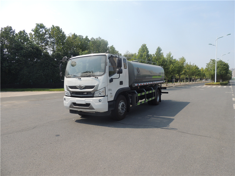 福田領(lǐng)航ES7 15方灑水車|CLT5183GSSBJ6型灑水車
