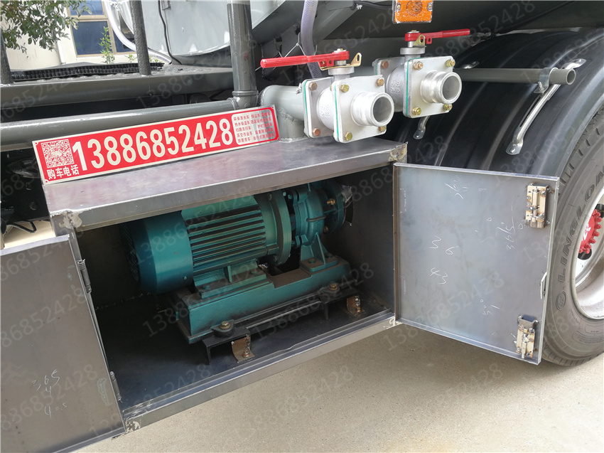 湖北盈通汽車藍(lán)牌3噸掃路車