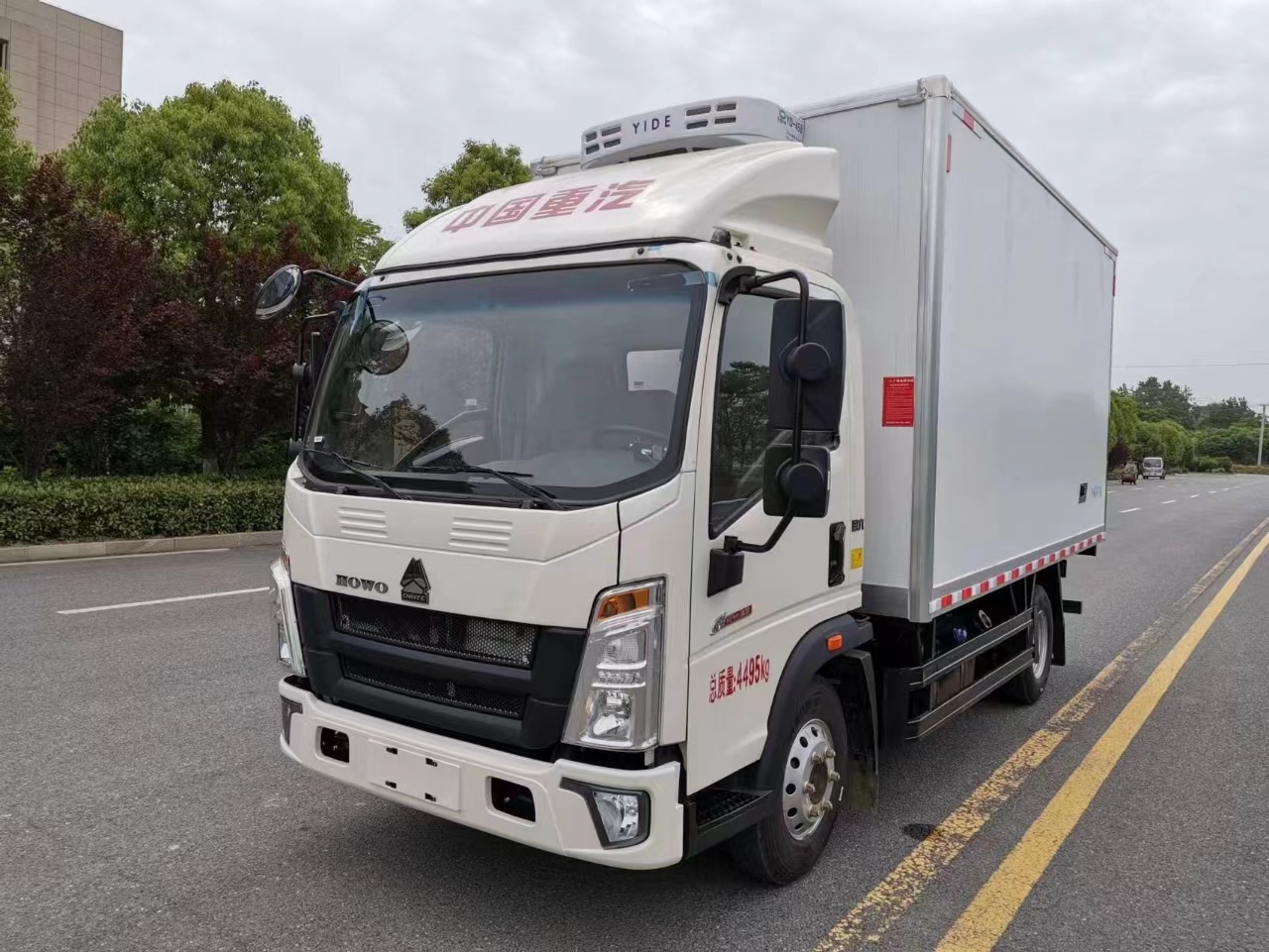 重汽豪沃4.2米藍(lán)牌冷藏車_CLT5045XLCZZ6型冷藏車